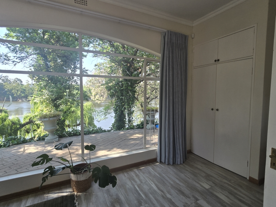 4 Bedroom Property for Sale in Lindequesdrif North West